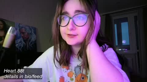 Snapshot of el_sweety chatting on 02.08.25 If you like it when I meow give me a thumbs up online show from 02.08.25