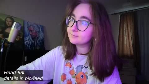 Snapshot of el_sweety chatting on 02.09.25 If you like it when I meow give me a thumbs up online show from 02.09.25