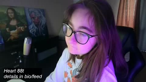 Snapshot of el_sweety chatting on 02.10.25 If you like it when I meow give me a thumbs up online show from 02.10.25