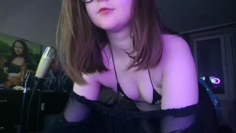 Snapshot of el_sweety chatting on 02.14.25 If you like it when I meow give me a thumbs up online show from 02.14.25