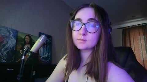 Snapshot of el_sweety chatting on 03.11.25 If you like it when I meow give me a thumbs up online show from 03.11.25