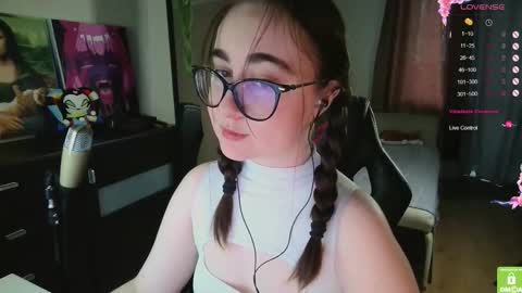 Snapshot of el_sweety chatting on 09.11.25 If you like it when I meow give me a thumbs up online show from 09.11.25
