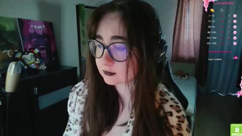 Snapshot of el_sweety chatting on 09.26.25 If you like it when I meow give me a thumbs up online show from 09.26.25