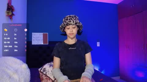 Snapshot of ela_0 chatting on 10.07.25 Ela  Help me reach 100 thumbs up online show from 10.07.25