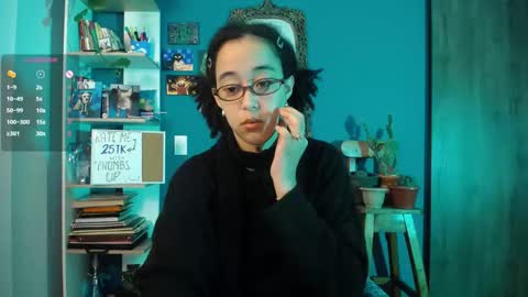 Ela  Help me reach 100 thumbs up online show from 11.07.25