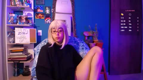 Ela  Help me reach 100 thumbs up online show from 11.08.25