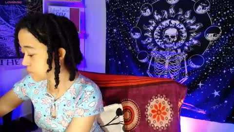 Ela  Help me reach 100 thumbs up online show from 05.26.26
