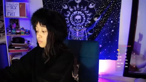 Ela  Help me reach 100 thumbs up online show from 06.07.26