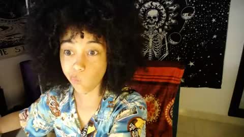 Ela  Help me reach 100 thumbs up online show from 06.15.26