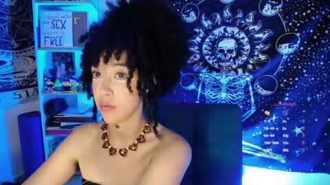 Ela  Help me reach 100 thumbs up online show from 06.18.26
