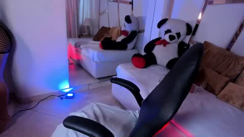 Snapshot of ela_beli chatting on 09.17.25 Ela Beli online show from 09.17.25