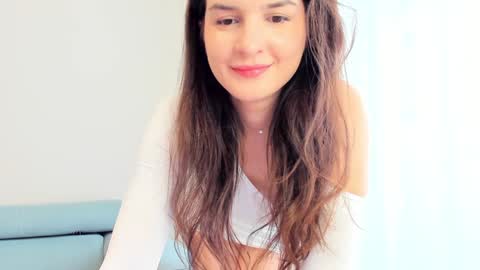 Snapshot of elaanna chatting on 09.28.25 Ela online show from 09.28.25