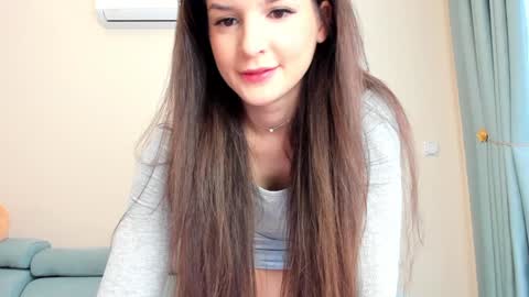 Snapshot of elaanna chatting on 10.05.25 Ela online show from 10.05.25