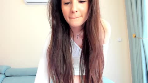 Snapshot of elaanna chatting on 10.06.25 Ela online show from 10.06.25