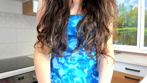 Snapshot of elaanna chatting on 10.24.25 Ela online show from 10.24.25