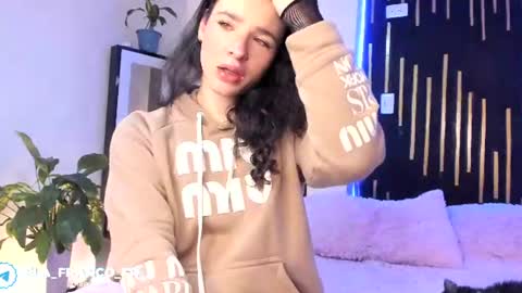 Snapshot of elaia_franc chatting on 06.28.26 Elaia franco online show from 06.28.26