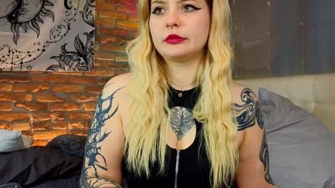 Snapshot of elainaquartzz chatting on 12.27.24 Lina online show from 12.27.24