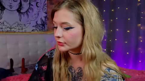 Snapshot of elainaquartzz chatting on 02.18.25 Lina online show from 02.18.25