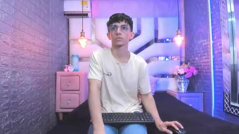 Elan Giralon online show from 04.12.26