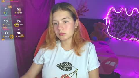 Snapshot of elara_green chatting on 05.24.26 lara online show from 05.24.26