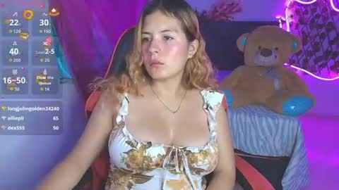 Snapshot of elara_green chatting on 06.15.26 lara online show from 06.15.26