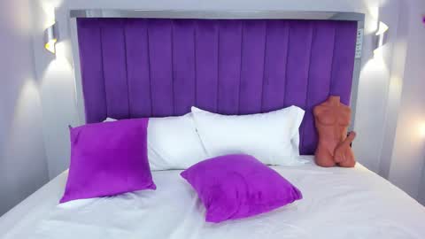 Ela online show from 10.31.25