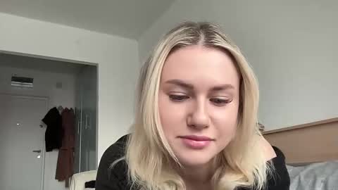 elaraluxxxe online show from 02.19.25