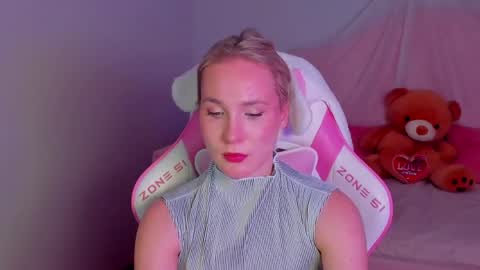 elaravoltage online show from 04.25.26