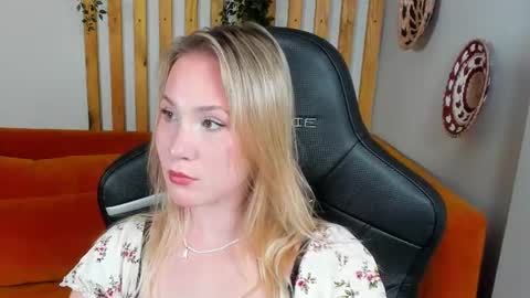 elaravoltage online show from 07.14.26