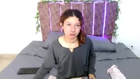 elarose723 online show from 10.10.25