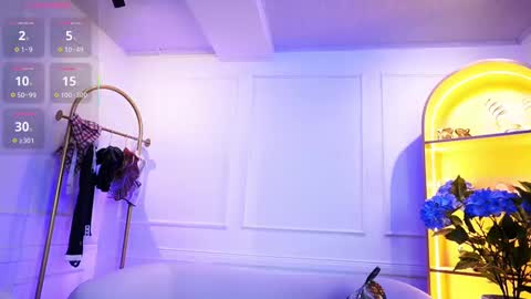 Snapshot of elasummeer chatting on 09.18.25 Elasummeer online show from 09.18.25