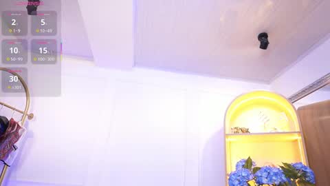 Snapshot of elasummeer chatting on 09.19.25 Elasummeer online show from 09.19.25