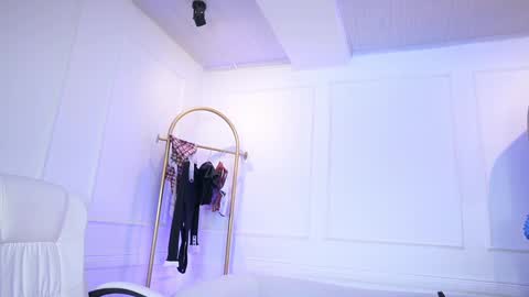 Snapshot of elasummeer chatting on 09.29.25 Elasummeer online show from 09.29.25