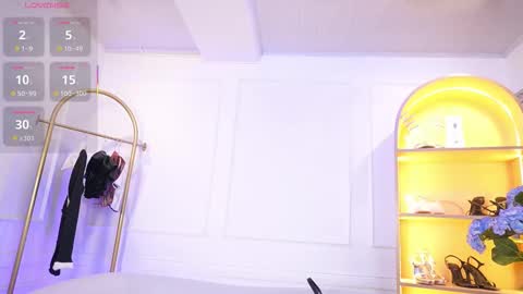 Snapshot of elasummeer chatting on 10.20.25 Elasummeer online show from 10.20.25