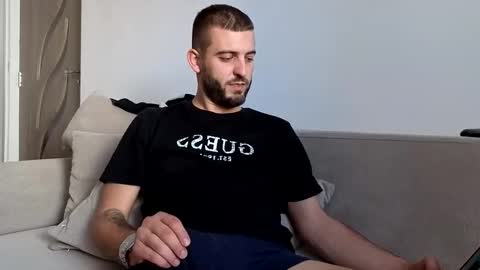 elchapoguzman95 online show from 10.29.25