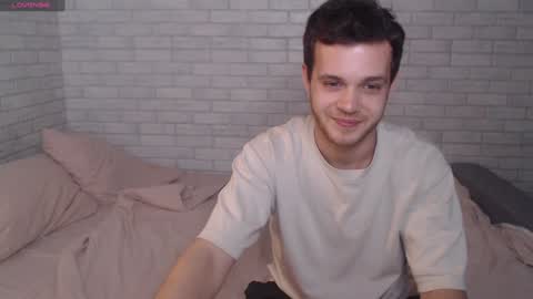 Snapshot of electric_smile chatting on 12.01.24 Alex online show from 12.01.24