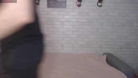 Snapshot of electric_smile chatting on 12.24.24 Alex online show from 12.24.24