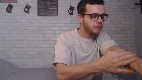 Snapshot of electric_smile chatting on 01.03.25 Alex online show from 01.03.25