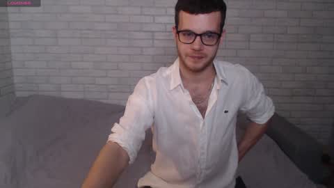 Snapshot of electric_smile chatting on 01.05.25 Alex online show from 01.05.25