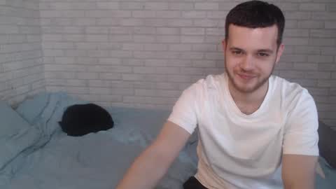 Snapshot of electric_smile chatting on 02.16.25 Alex online show from 02.16.25