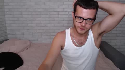 Snapshot of electric_smile chatting on 09.17.25 Alex online show from 09.17.25