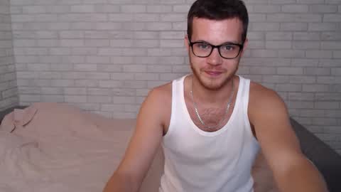 Snapshot of electric_smile chatting on 09.19.25 Alex online show from 09.19.25