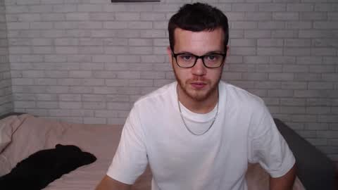 Snapshot of electric_smile chatting on 09.22.25 Alex online show from 09.22.25