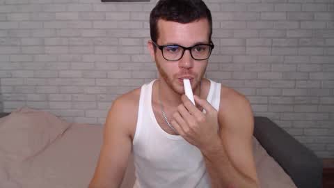 Snapshot of electric_smile chatting on 09.23.25 Alex online show from 09.23.25