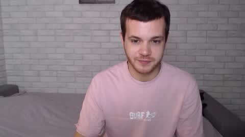 Snapshot of electric_smile chatting on 10.10.25 Alex online show from 10.10.25