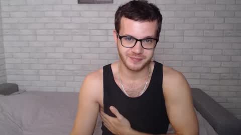 Snapshot of electric_smile chatting on 10.10.25 Alex online show from 10.10.25