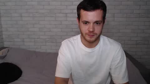 Snapshot of electric_smile chatting on 10.12.25 Alex online show from 10.12.25