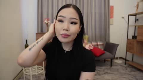 Snapshot of elegant_vibes chatting on 11.13.25 Jess online show from 11.13.25