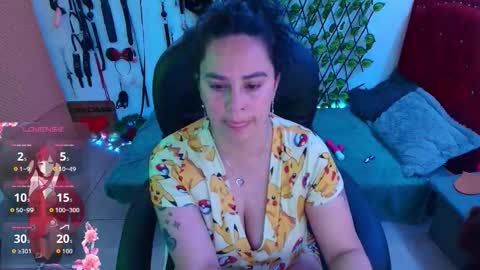 Snapshot of elektra_32 chatting on 10.23.25 elektra online show from 10.23.25