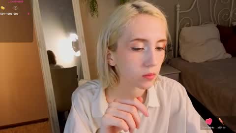 Snapshot of elen__moore chatting on 04.29.26 Elen online show from 04.29.26